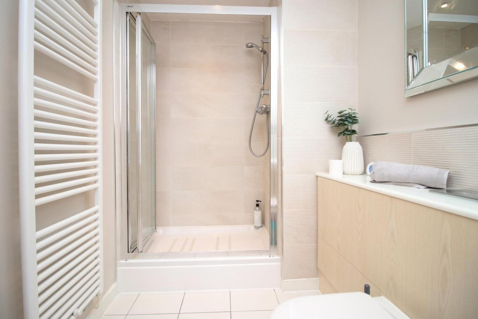 Perfect Getaway In Cardiff Marina Apartment Ngoại thất bức ảnh