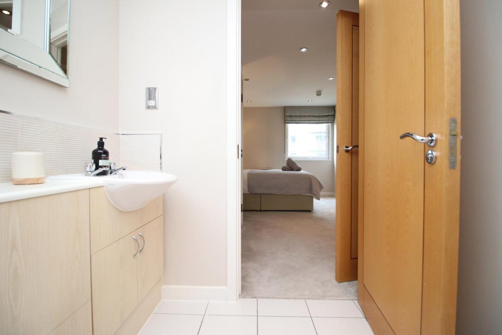 Perfect Getaway In Cardiff Marina Apartment Ngoại thất bức ảnh