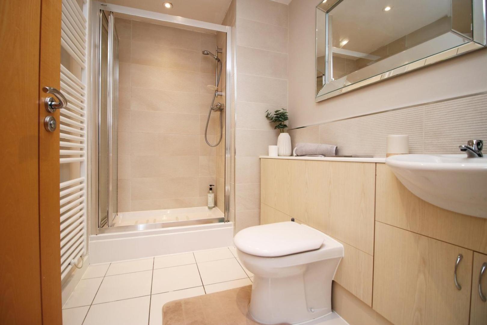 Perfect Getaway In Cardiff Marina Apartment Ngoại thất bức ảnh
