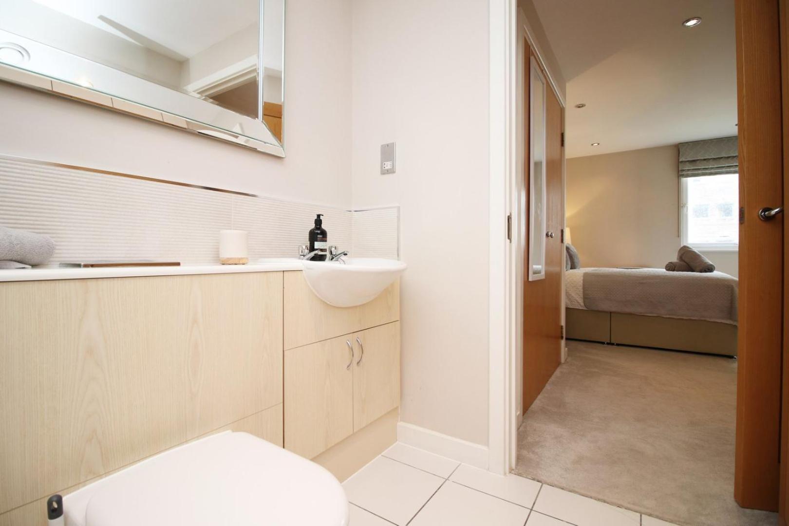 Perfect Getaway In Cardiff Marina Apartment Ngoại thất bức ảnh